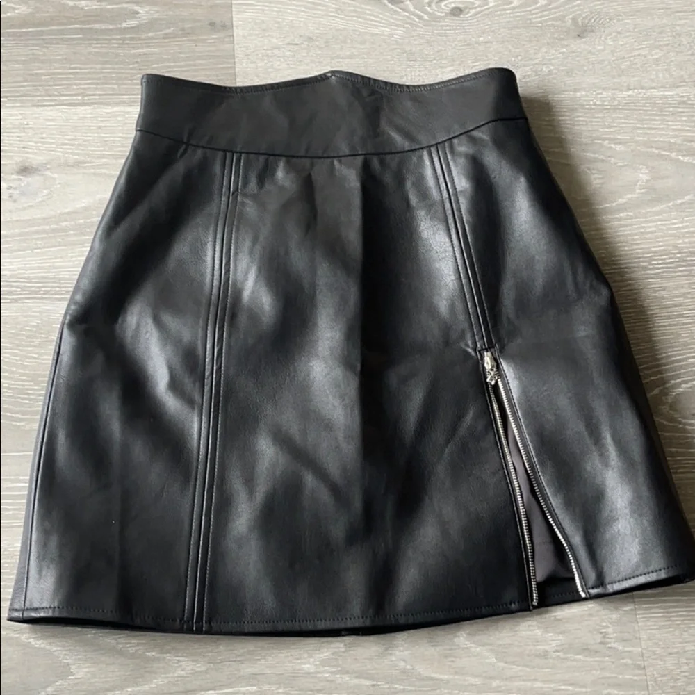 Black Side Zip Leather Mini Skirt - Picture 1 of 8